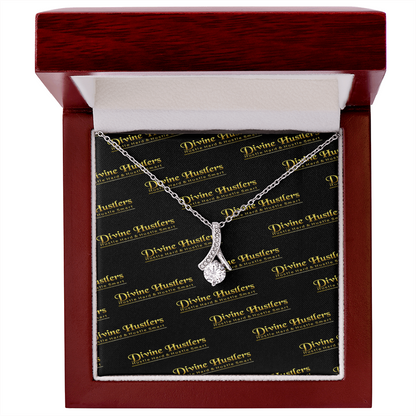 DH Alluring Beauty Necklace (Yellow & White Gold Variants)